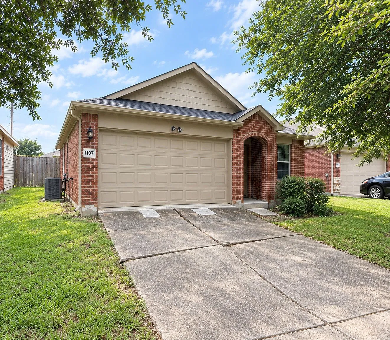3 bed, 2.0 bath, 1715 sqft, $1,950 — Photo 2