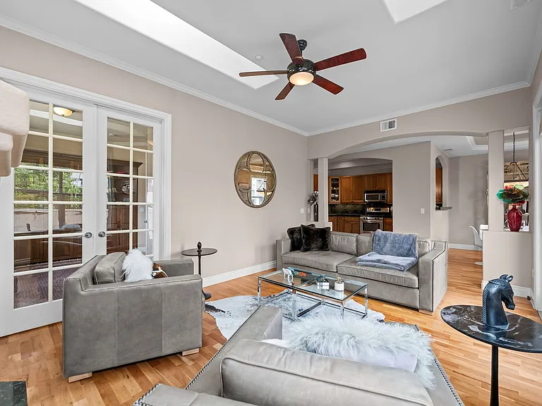 40 Madison St #303 — Photo 8