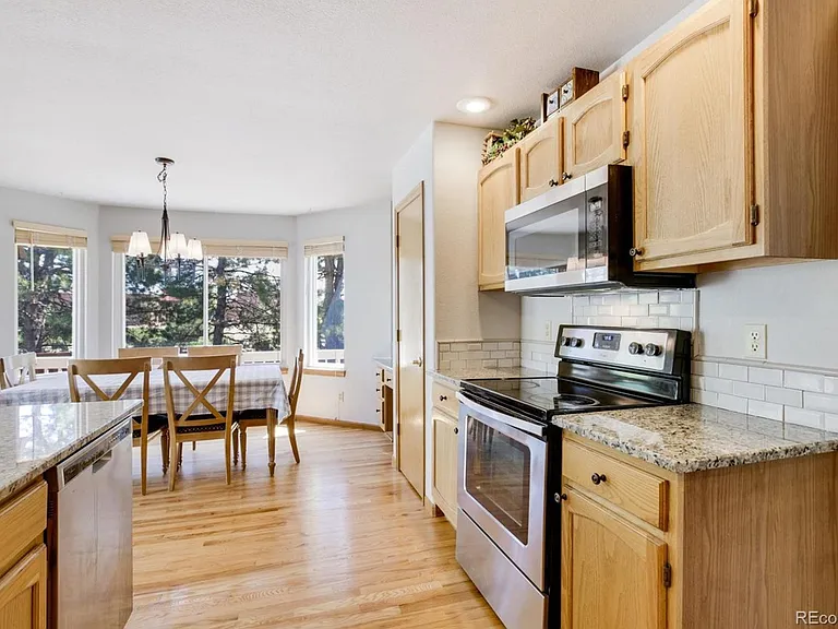 15581 Flowerhill Cir — Photo 28