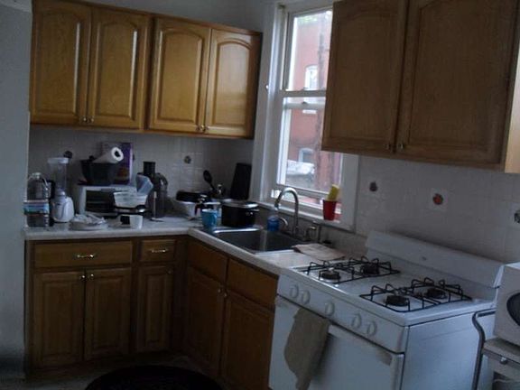 3rd image of 4258 Byron Ave