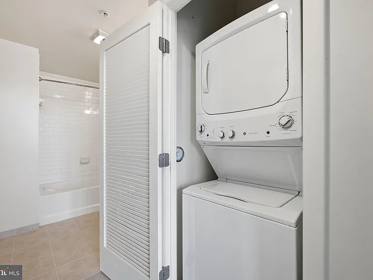 437 New York Ave NW #1005 — Photo 16