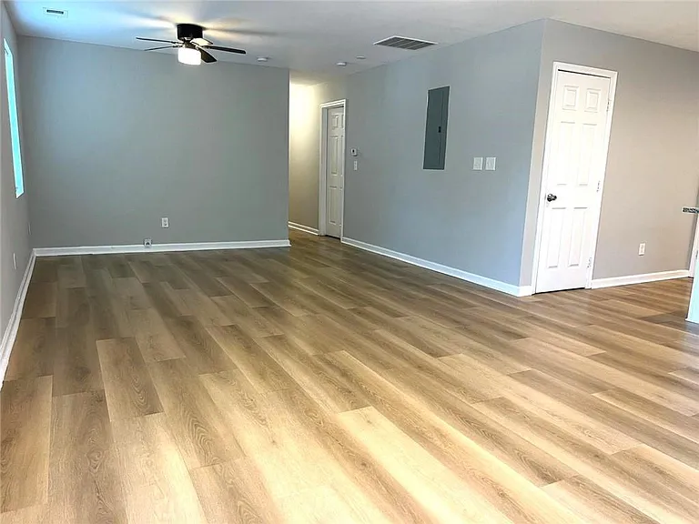 566 Rockwell St SW — Photo 9