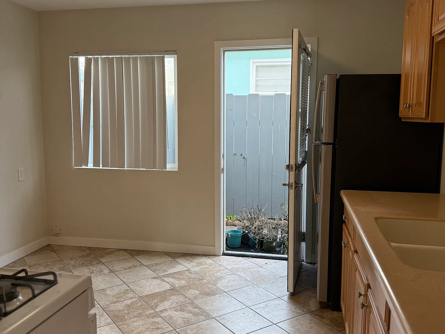 2 bed, 800 sqft, $2,500 — Photo 3