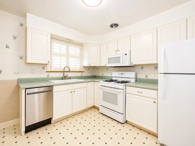 408 S Albert St — Photo 19