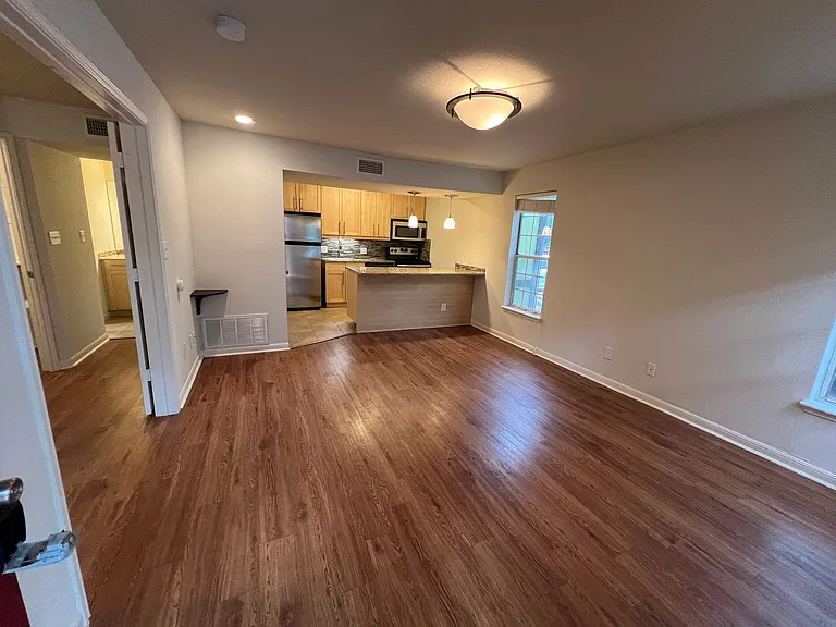 7685 Northcross Dr #909 — Photo 2