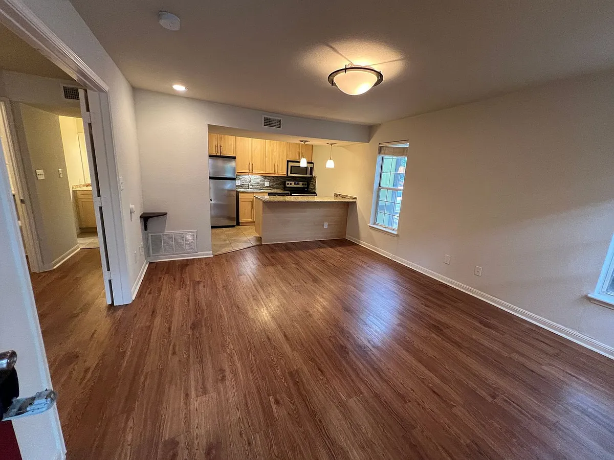 Building Photo - 7685 Northcross Dr #909