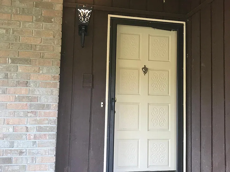 506 Hillwood Dr — Photo 2