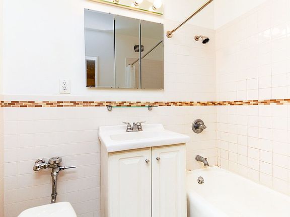 3rd image of 3901 Independence Ave APT 4S