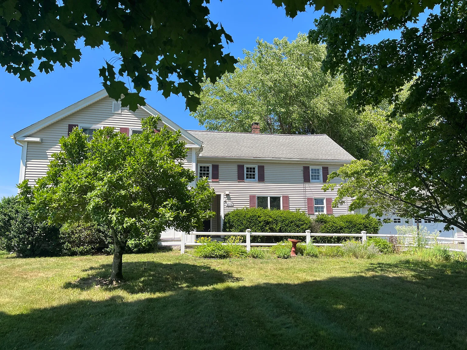 3 bed, 2070 sqft, $3,200 — Photo 1