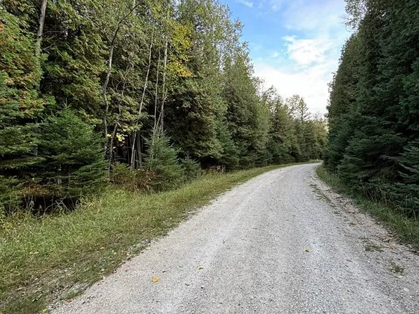 660 Sleepy Hollow Dr, Sturgeon Bay, WI 54235