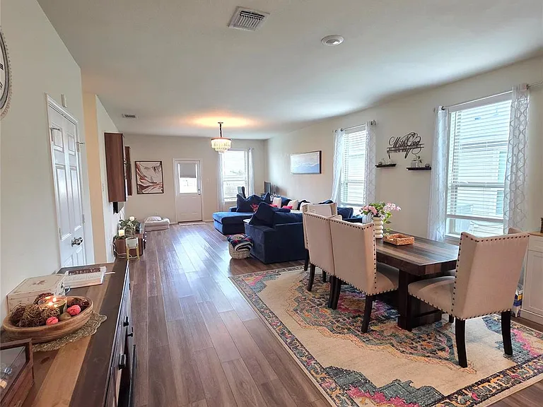 350 Bedford Falls Ln — Photo 3