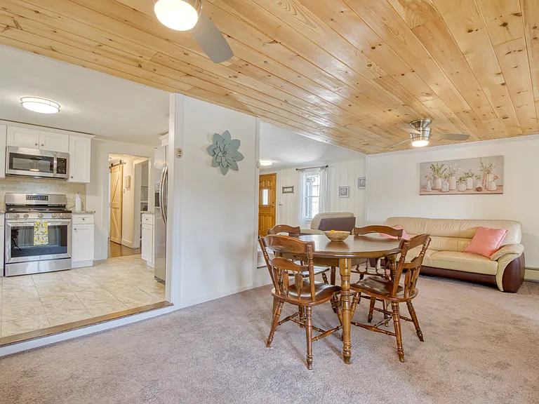 149 Lakeview Dr — Photo 16