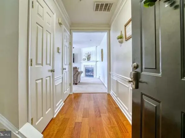 8185 Halley Ct, Lorton, VA 22079
