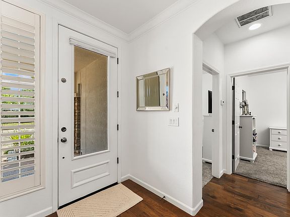 5th image of 1260 Earlham Ln