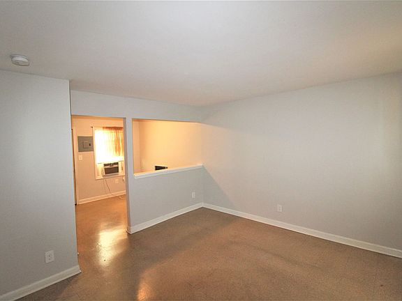 5th image of 2608 Hemphill St APT B1