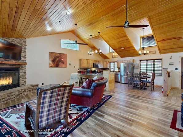 107 La Luz Ln, Ruidoso, NM 88345