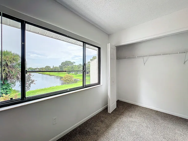 5381 Vineland Rd — Photo 9