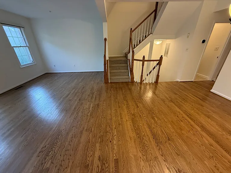 5506 Whitley Park Ter — Photo 10