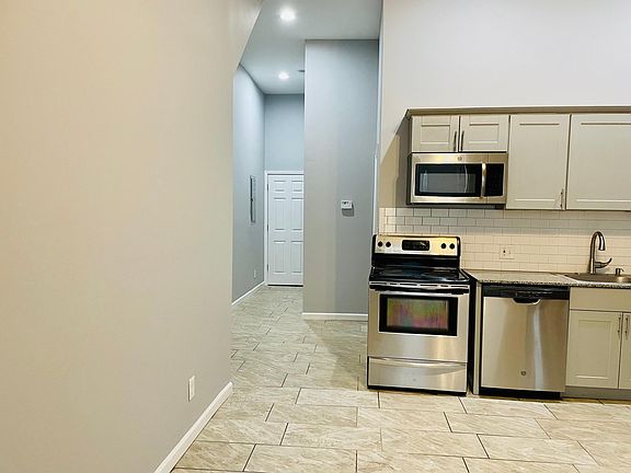 4th image of 3304 California Ave #A