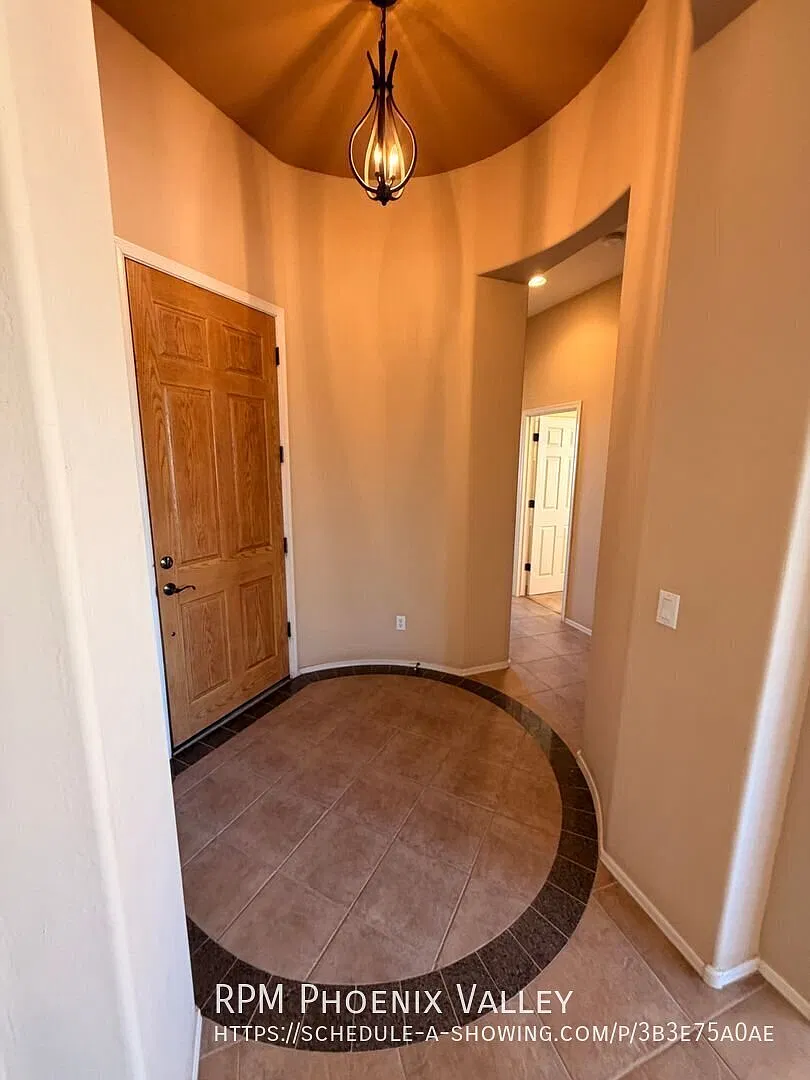 Nicely Upgraded Single Story 4/3 Surprise Home w/Pool *Gated* Community! — Photo 4
