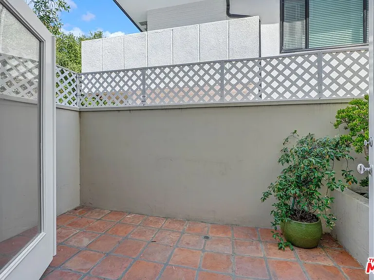 718 Lincoln Blvd #1 — Photo 10