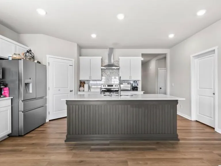 9007 Alexandra Rd — Photo 5