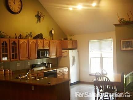 Kitchen
						:
						Lots of room wide open