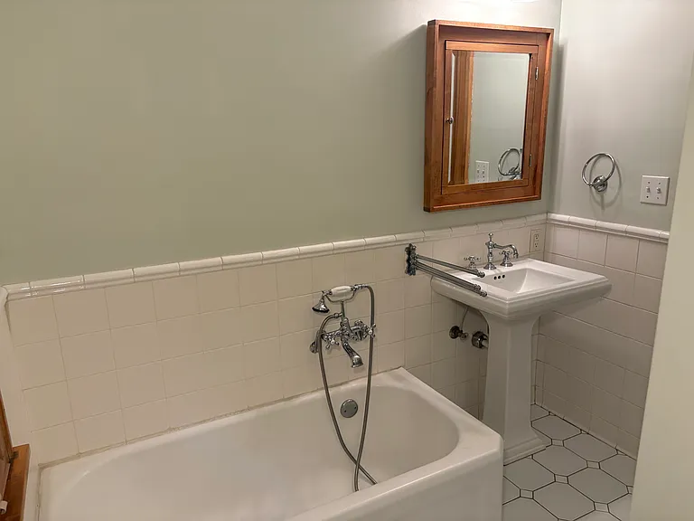 3221 Dupont Ave S #1 — Photo 8