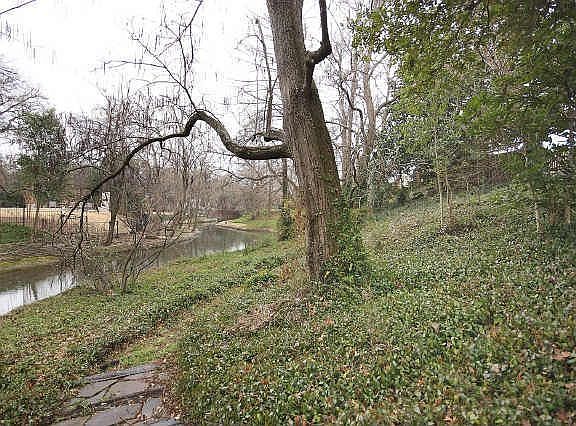 3rd image of 5042 Lakehill Ct