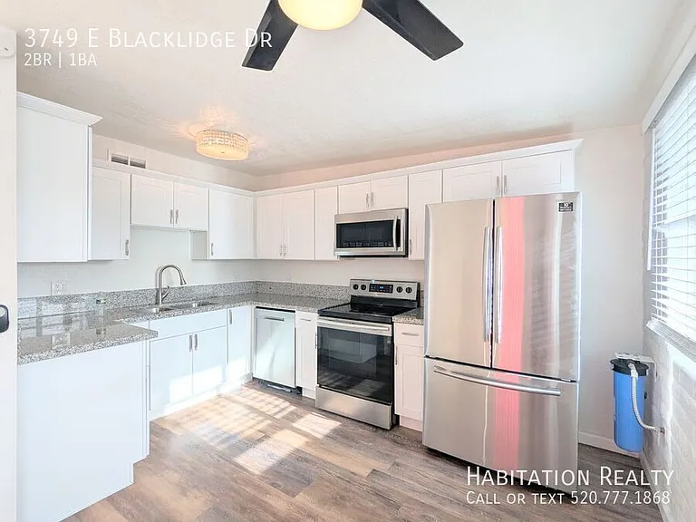 3749 E Blacklidge Dr — Photo 1