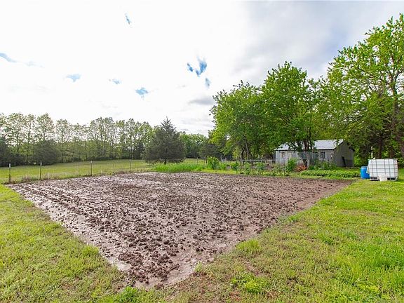4th image of 972 Red Fox Rd