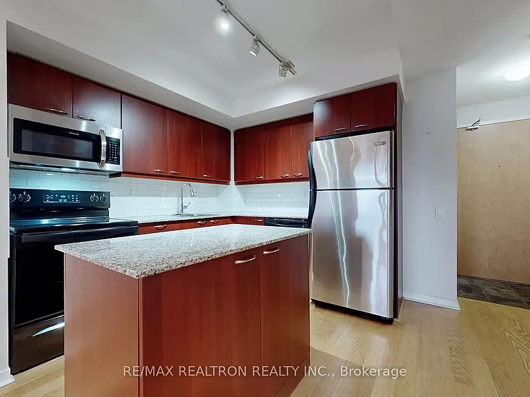 1050 The Queensway #217 — Photo 19