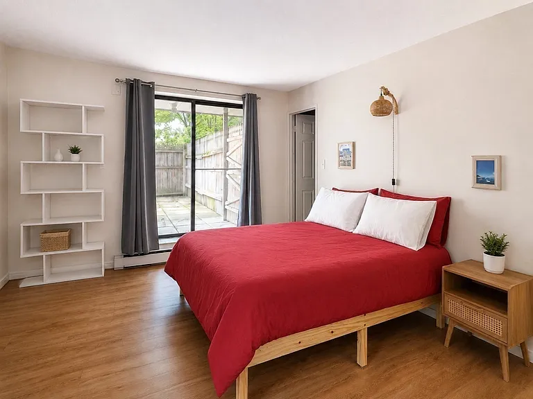 31 Harris St #102 — Photo 4