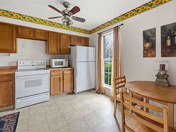 5th image of 8020 Amberly Cir NW