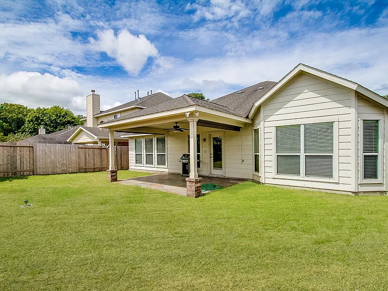 10914 Tattershall Ln — Photo 24