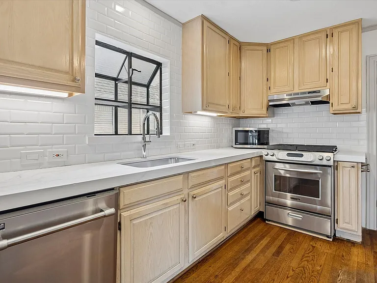 2324 Goldsmith St #B — Photo 5