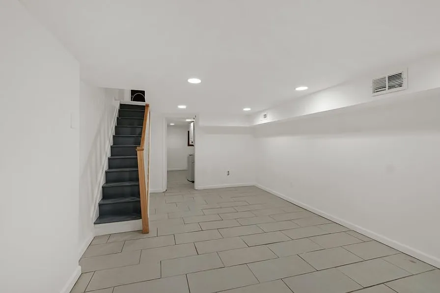4 bed, 1060 sqft, $1,600 — Photo 2
