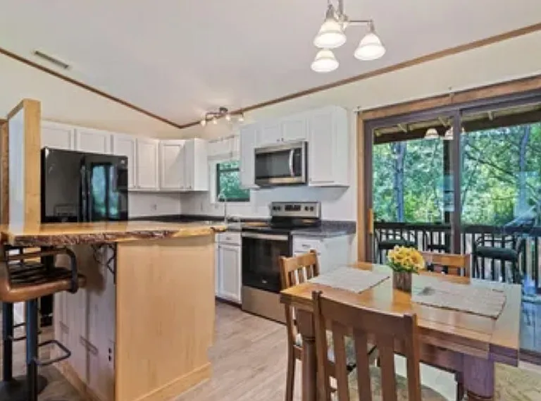 165 Clearwater Dr — Photo 2