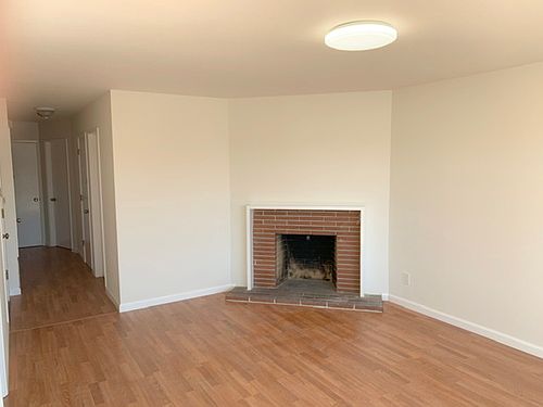 5th image of 123 Willits St