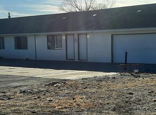 746 Meadowlake Rd, Los Lunas, NM 87031