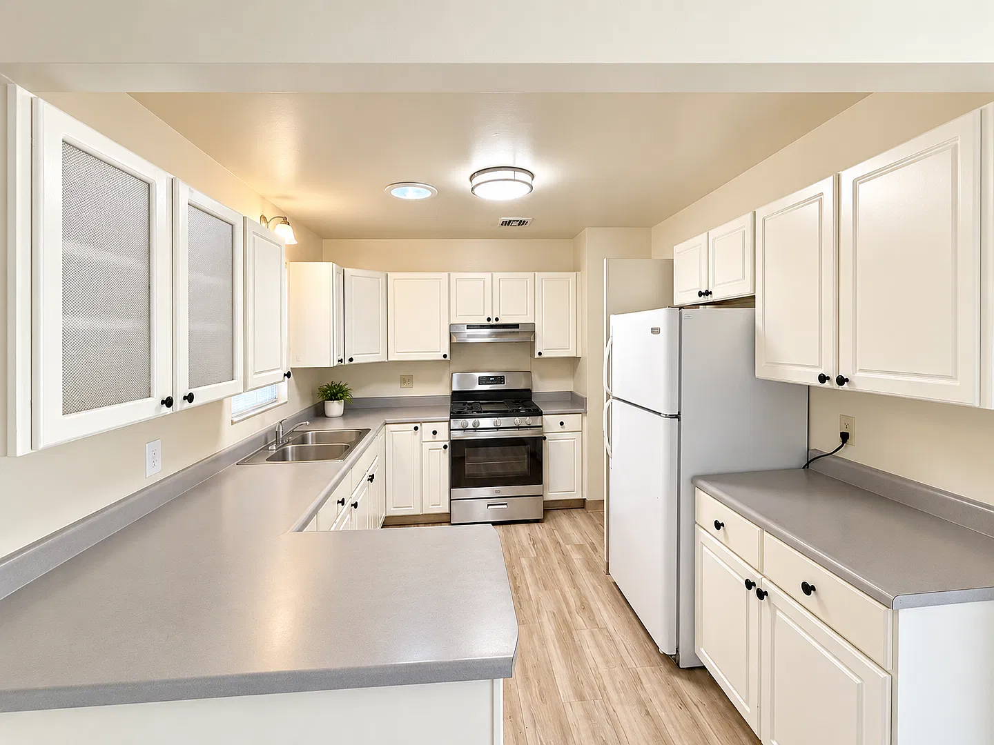 Spacious 4-Bedroom Home with Large Backyard in Arcata, CA! — Photo 4