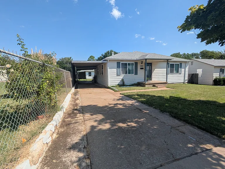 1225 NW 98th St — Photo 3