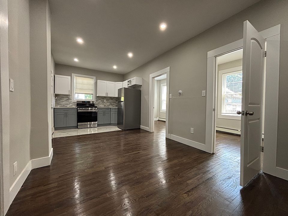 1st image of 1561 Chapel St #5