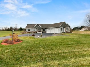 1095 Cheyenne Ct, Hubertus, WI 53033