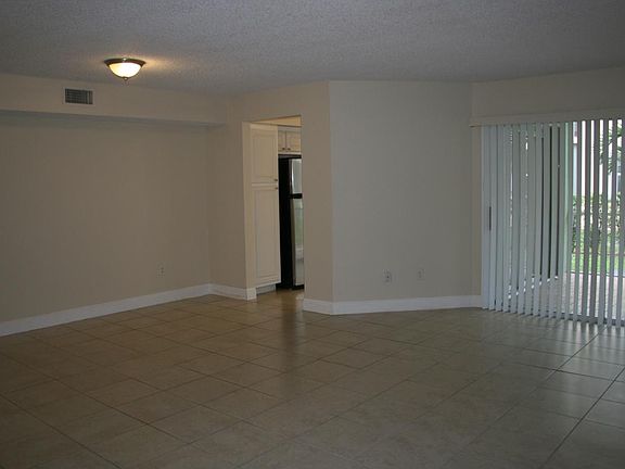 5th image of 2643 SE 21st Ct