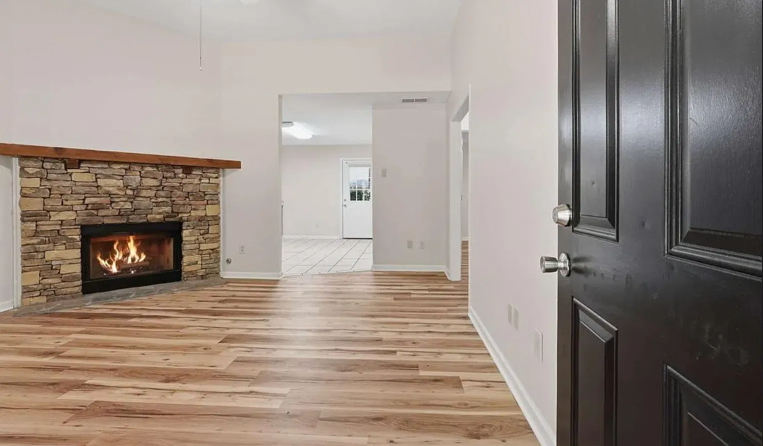 2 bed, 864 sqft, $1,685 — Photo 3