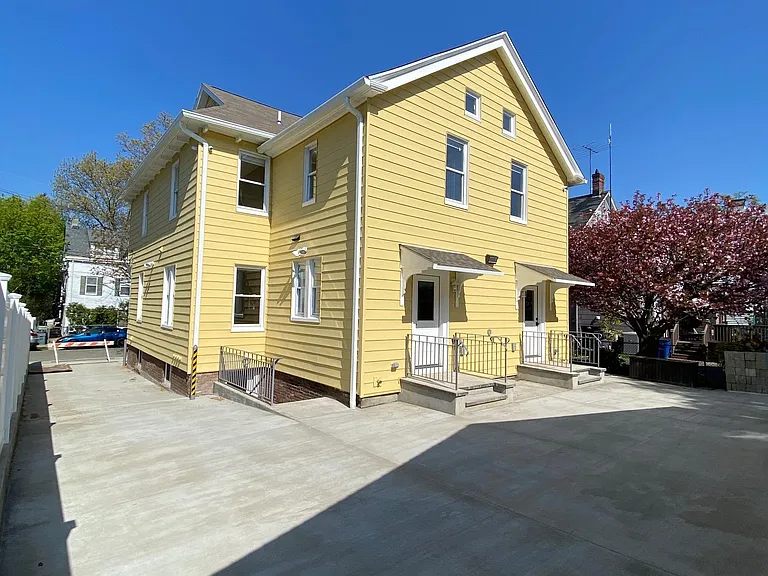 10 N Dutcher St — Photo 2