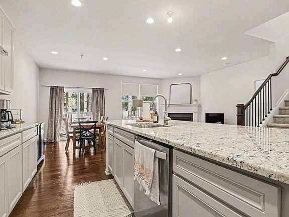 3rd image of 2981 Havre St