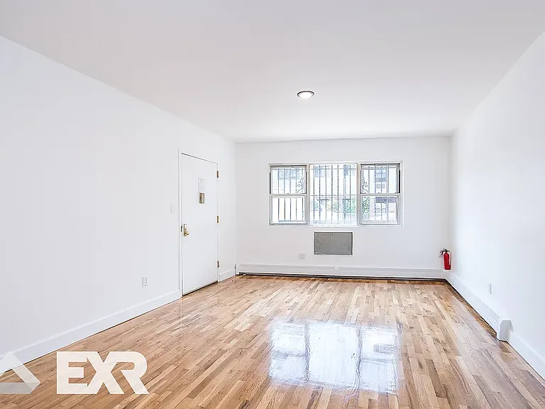 9 Hunterfly Pl #2F — Photo 2