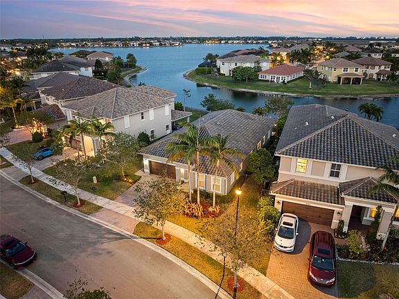 2nd image of 8550 Lakeside Bend